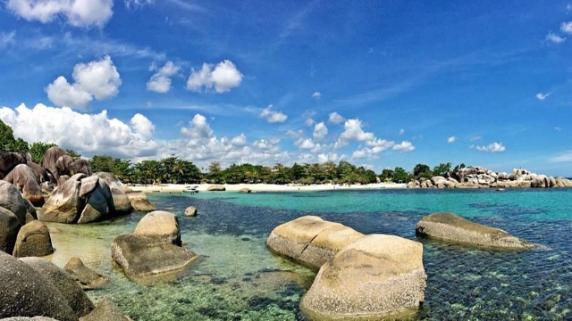 Pesona Pantai Tanjung Tinggi: Surga Wisata Bahari di Belitung